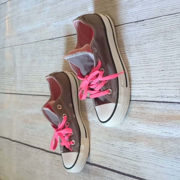 Girls converse 🩷🩶 - Picture 4 of 8